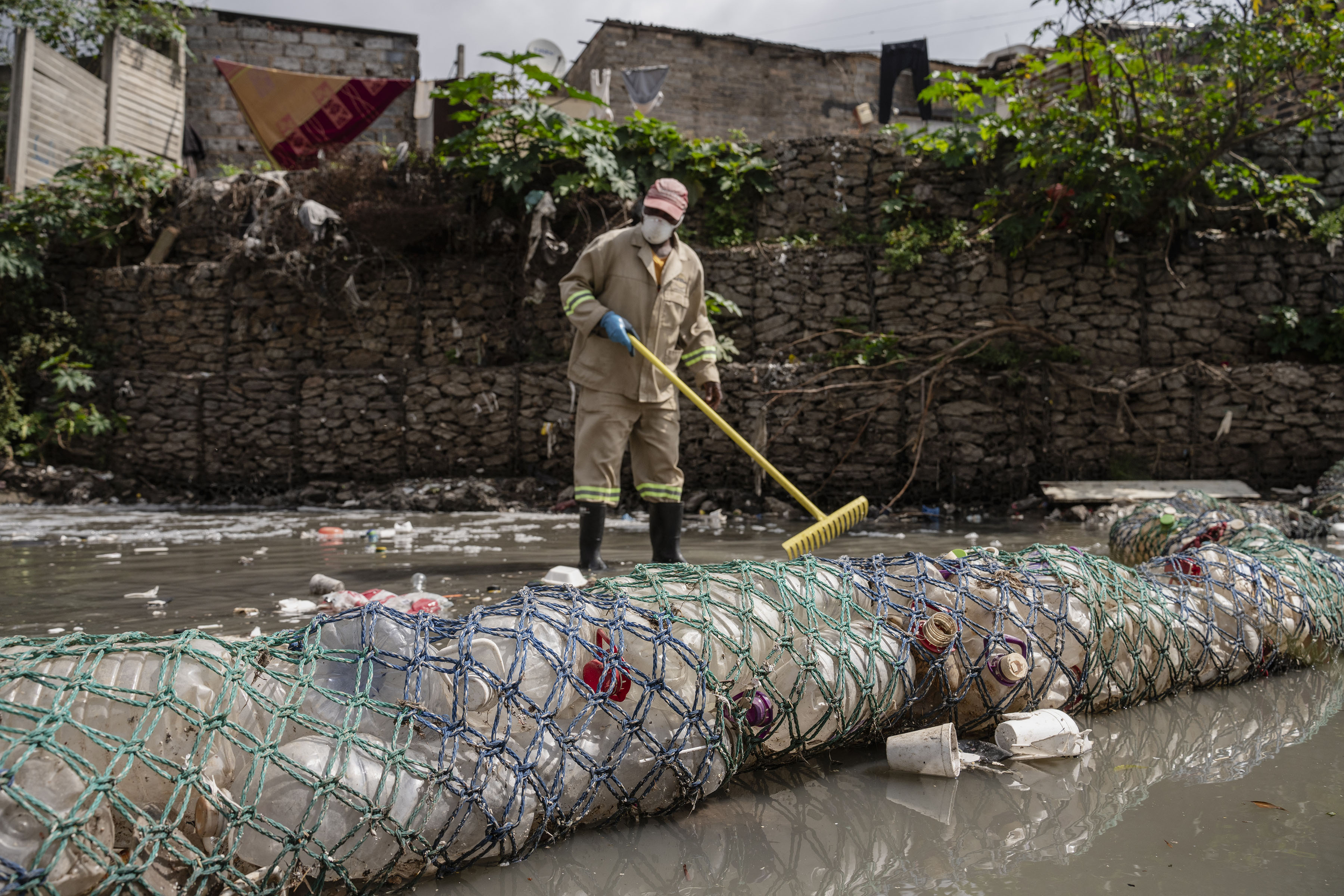 水槽 junkyard&workers Bid to save polluted Joburg river | GroundUp